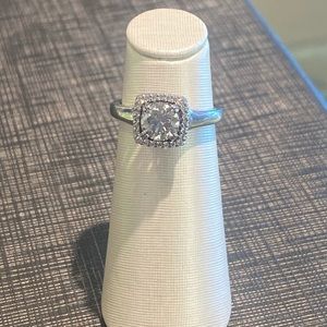 18k white gold diamond ring